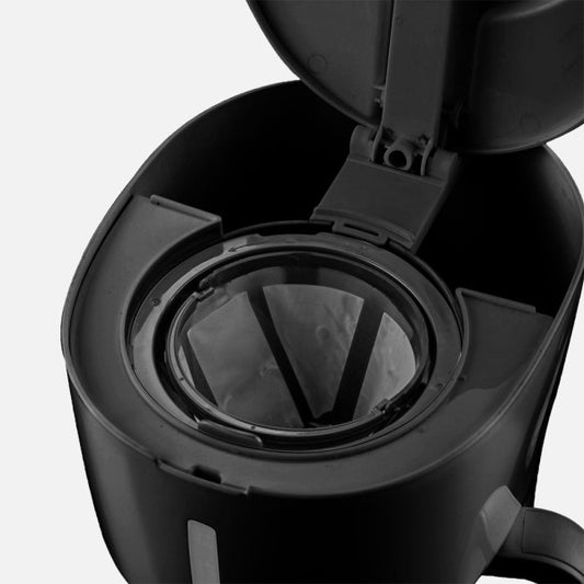 Cafetera de Goteo Bruma 15 Tazas 650 W Negro Fabrilamp instalada en ambiente decorativo de salón o dormitorio | Fabrilamp / Abrila
