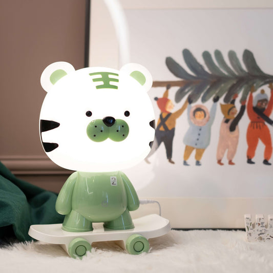 Lámpara sobremesa tigre verde instalada en habitación infantil - Ambiente decorado
