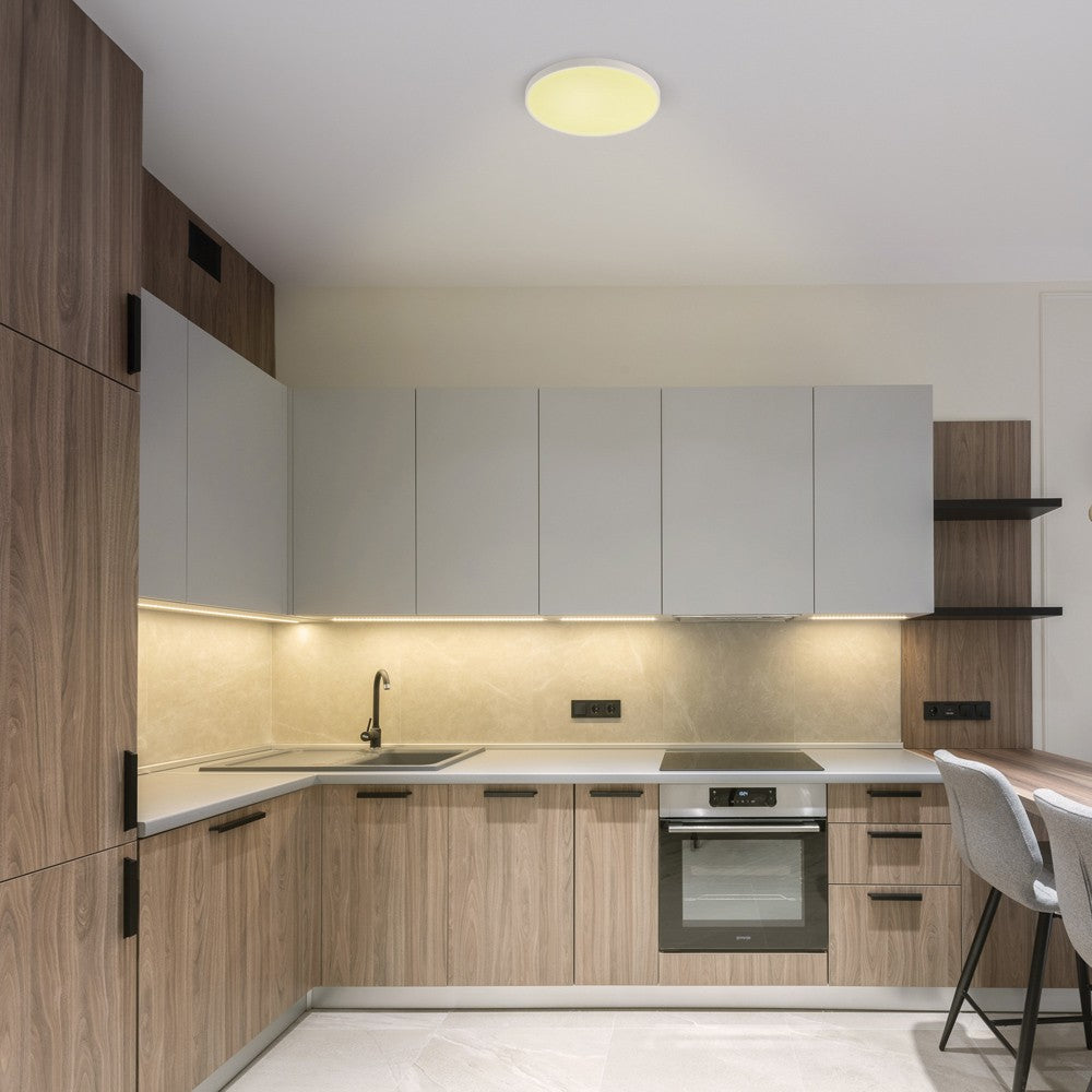 Luminaria de techo moderna, ideal para iluminar baños con estilo