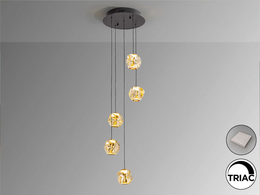 Lámpara Zaria 5 luces Schuller 501989 - Detalle de la elegante combinación de metal negro mate, detalles en bronce y tulipa de acrílico ámbar. Iluminación LED 21W, 1304 lm, 3000K. LuzGurú.