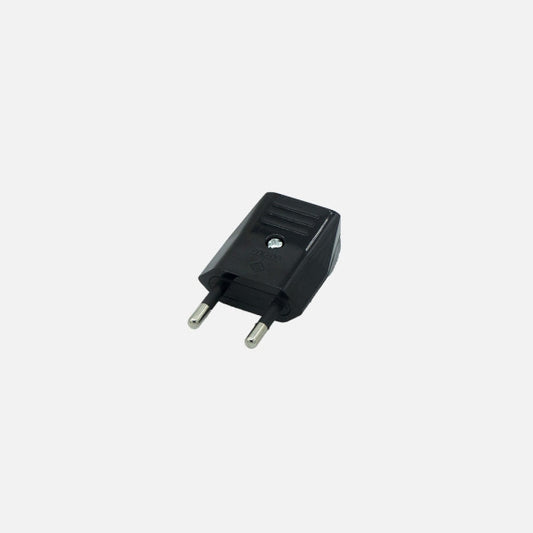 Clavija Retráctil Eco Mod5 10A 230V Negro Fabrilamp instalada en ambiente decorativo de salón o dormitorio | Fabrilamp / Abrila