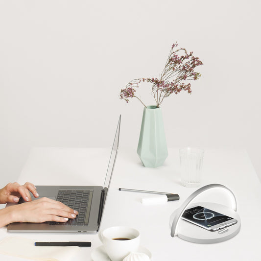 Flexo Cargador Inalámbrico LED AJP/Alemar Luxo Ref. 10951 - Medidas detalladas. Luz blanca cálida 4000K, 950 lúmenes. luzguru.com