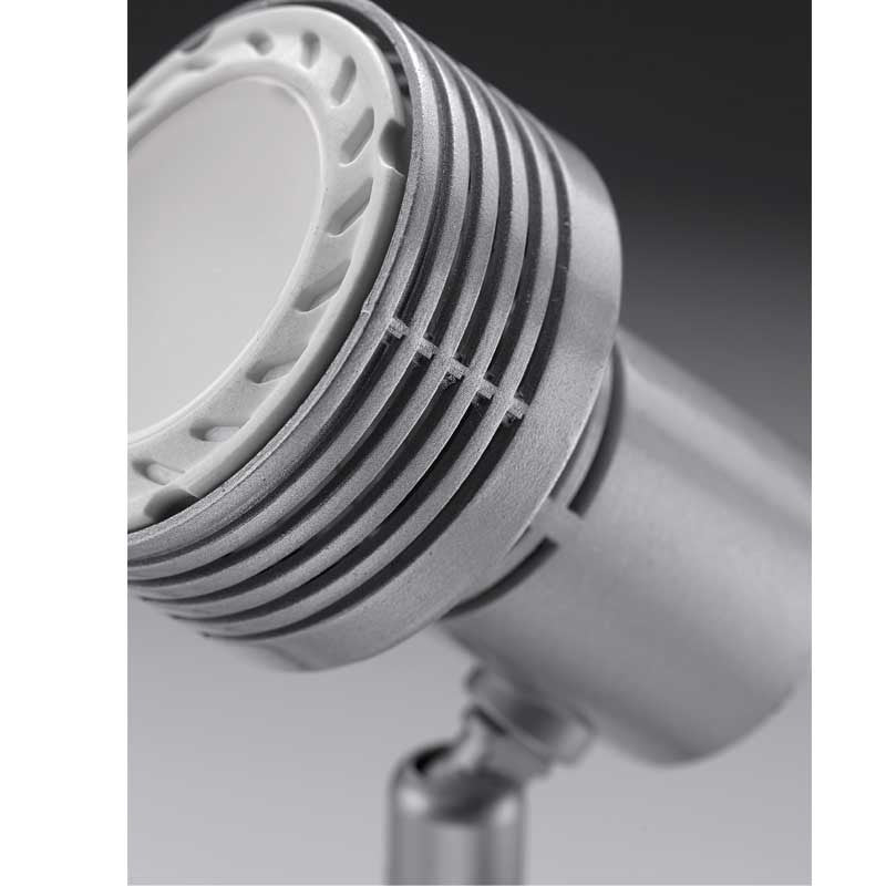 Foco Masta fabricado en Aluminio color Plata, ideal para iluminar tu hogar