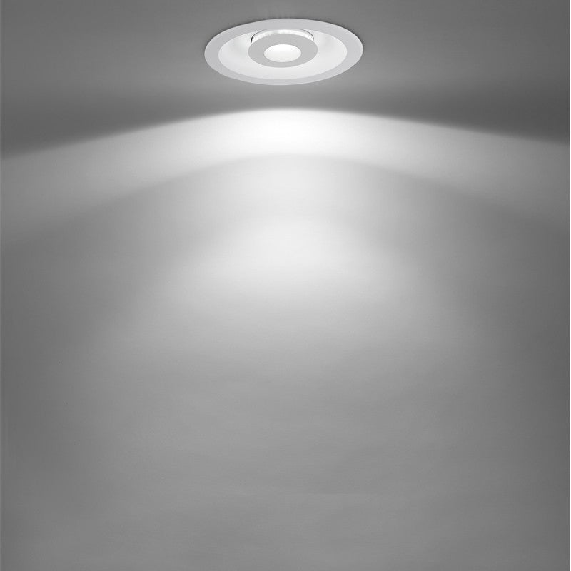 Iluminación empotrada moderna ideal para pasillos