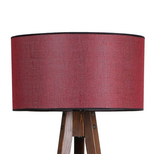 Lámpara de pie fabricada en madera color burdeos con mesa auxiliar