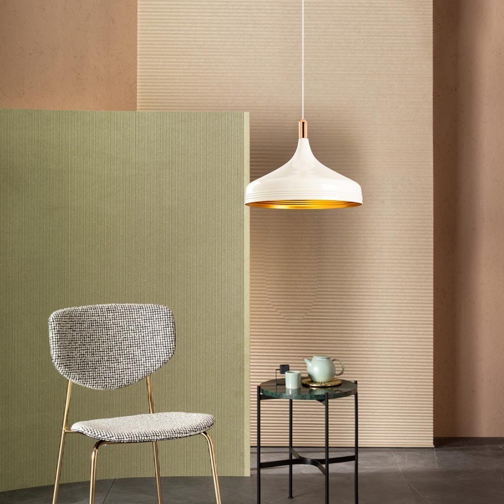 Elegante lámpara de techo blanca y dorada ideal para salón