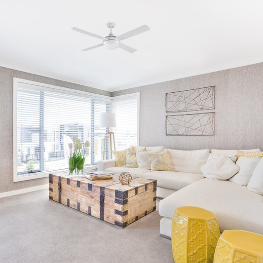 Ventilador Millar fabricado en acero color blanco con palas de contrachapado