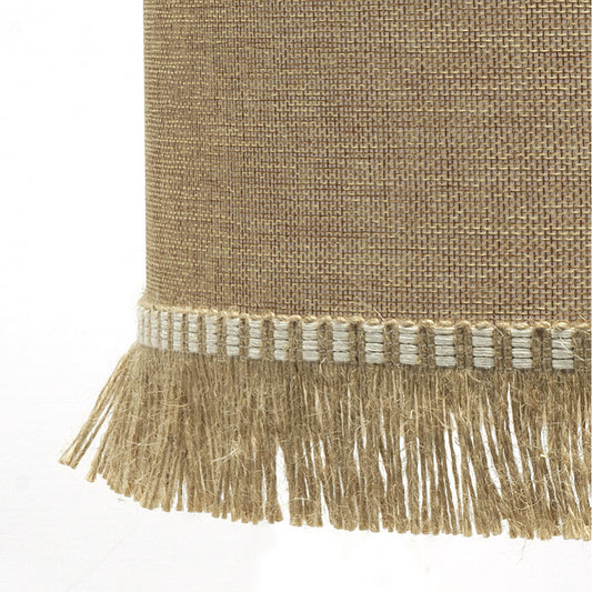 Lámpara de pie moderna Sibila fabricada en metal con acabado de cuero y pantalla textil de yute, color arena