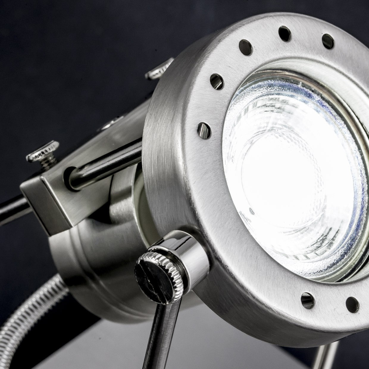 Plafón 4 luces Olbia AJP/Alemar (Ref. 10659): Descubre sus medidas y disfruta de su elegante diseño industrial en níquel satinado. Luzguru.com