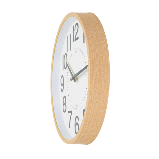 Reloj Pipo fabricado en cristal y policarbonato color beis, ideal para salón