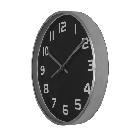 Reloj Team fabricado en aluminio color negro, ideal para decoración minimalista