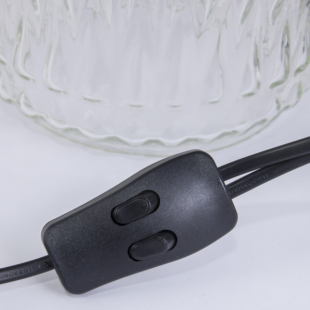 Lámpara sobremesa Malmo Negro-Cristal AJP/Alemar (Ref. 10871): descubre sus dimensiones y crea un ambiente cálido y elegante en tu hogar.