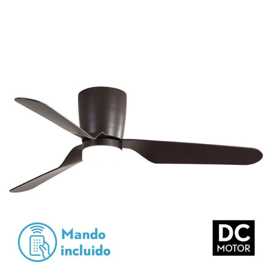 Ventilador de Techo con Luz LED Kochi 132 cm Marrón Fabrilamp instalada en ambiente decorativo de salón o dormitorio | Fabrilamp / Abrila