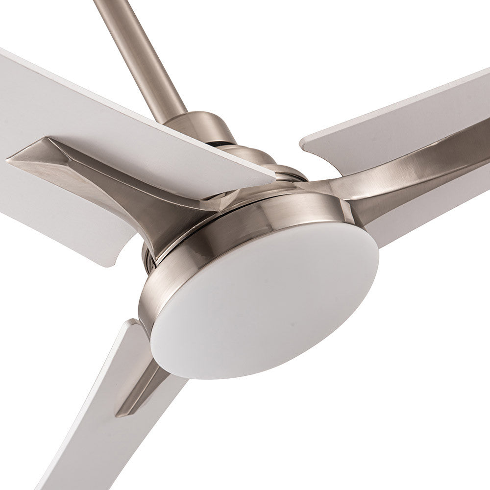 Ventilador CORO con iluminación LED integrada de 2180 lúmenes, ideal para salones y espacios interiores