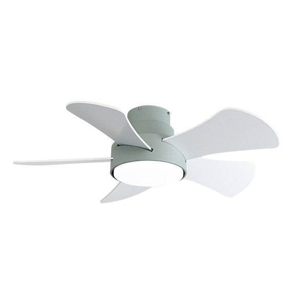 Ventilador de Techo Gregario 82 cm Verde con Aspas Reversibles Fabrilamp instalada en ambiente decorativo de salón o dormitorio | Fabrilamp / Abrila