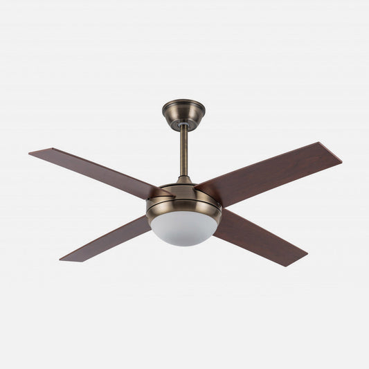 Ventilador Ciro fabricado en metal color cuero con aspas de MDF color nogal