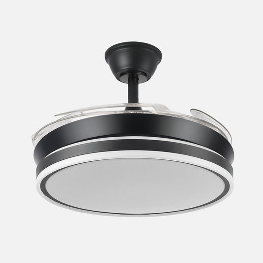 Ventilador Bayomo fabricado en metal color negro y aspas de ABS transparente