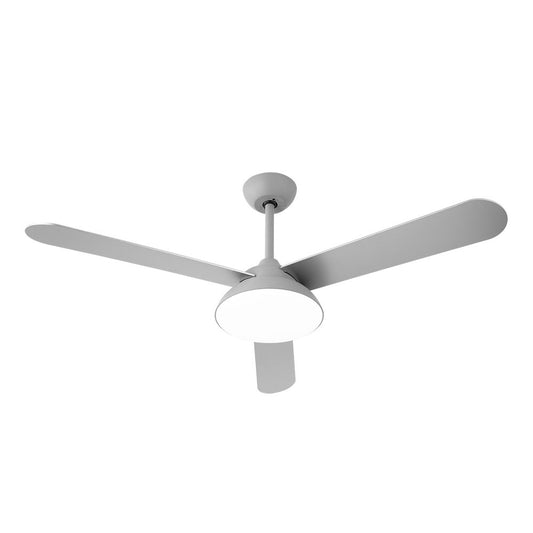 Ventilador Umi fabricado en metal color gris y aspas MDF color haya