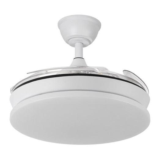 Ventilador de Techo Tridente Mini 91 cm Blanco con Luz LED Fabrilamp instalada en ambiente decorativo de salón o dormitorio | Fabrilamp / Abrila