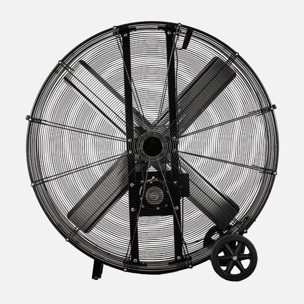 Ventilador industrial Maximum fabricado en metal color negro