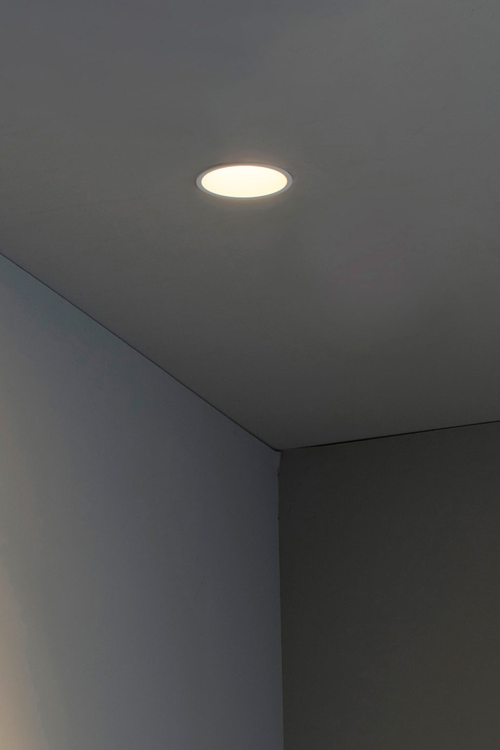 Empotrable FRESH fabricado en Aluminio color Blanco, ideal para iluminar interiores