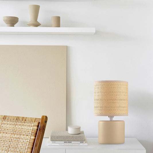 Lámpara sobremesa Malia arena natural en ambiente de dormitorio - Vista decorada