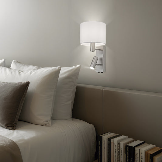 Aplique Hera instalado en pared de pasillo moderno - Ambiente iluminado