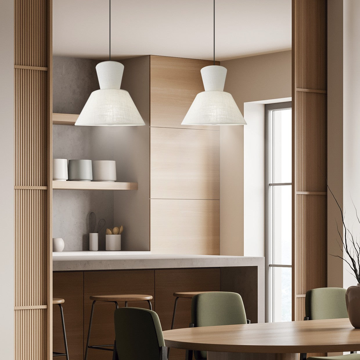 Colgante Carlo saco beige instalado en comedor moderno - Ambiente iluminado