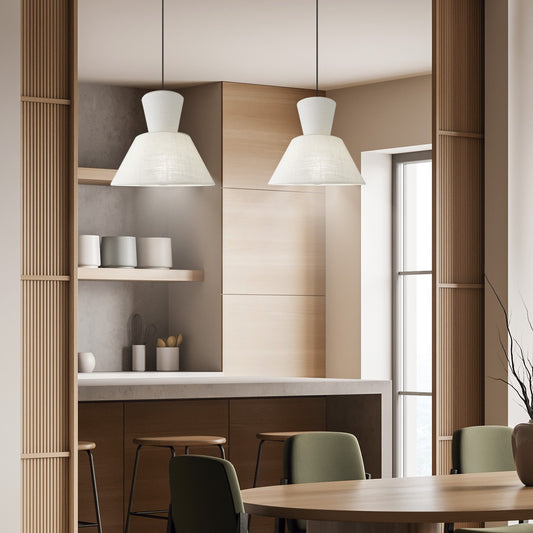 Colgante Carlo saco beige instalado en comedor moderno - Ambiente iluminado