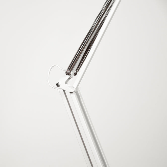 Flexo de pie con portalámparas E27, ideal para iluminar tu salón