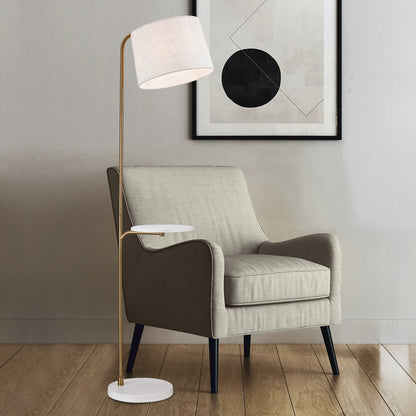 Pie de salón Tau instalado en salón moderno con luz ambiente