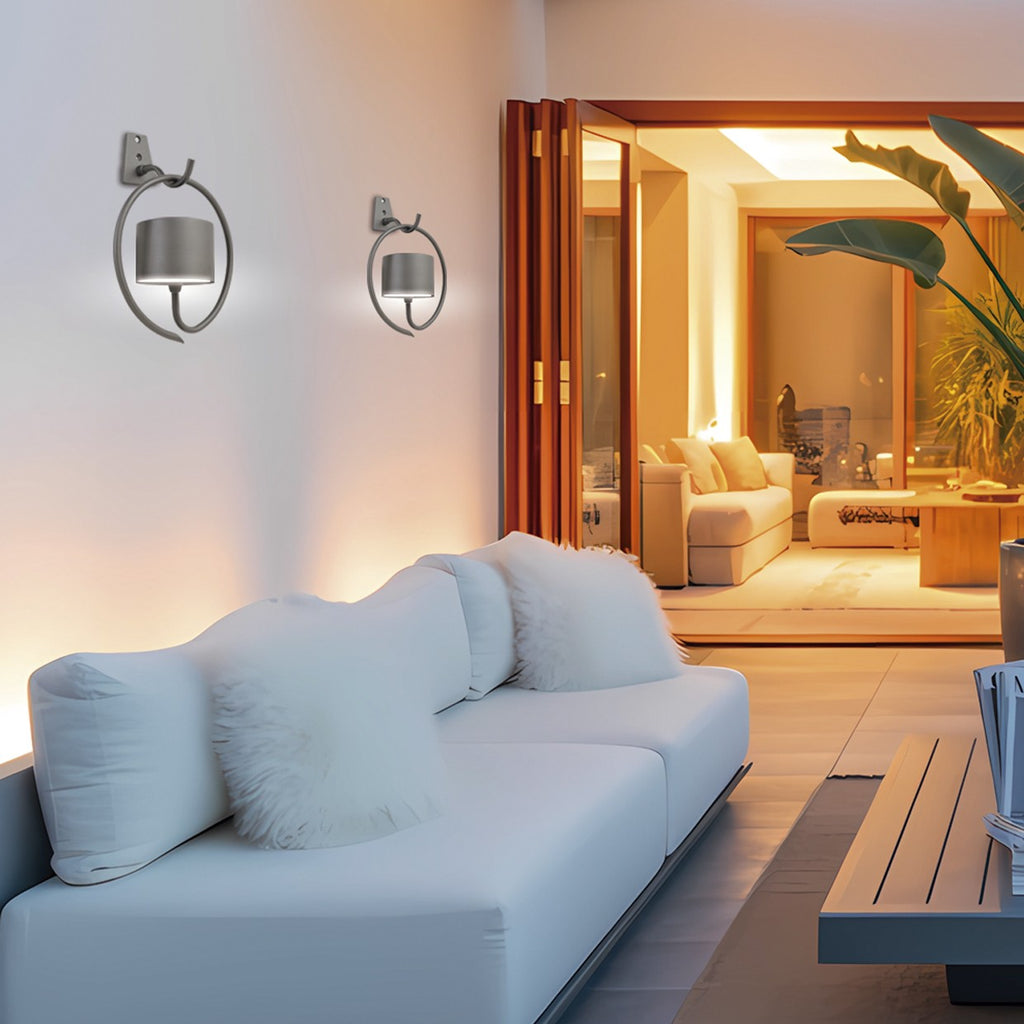 Aplique solar Bolano titanio colgando en gancho de pared - Vista lateral