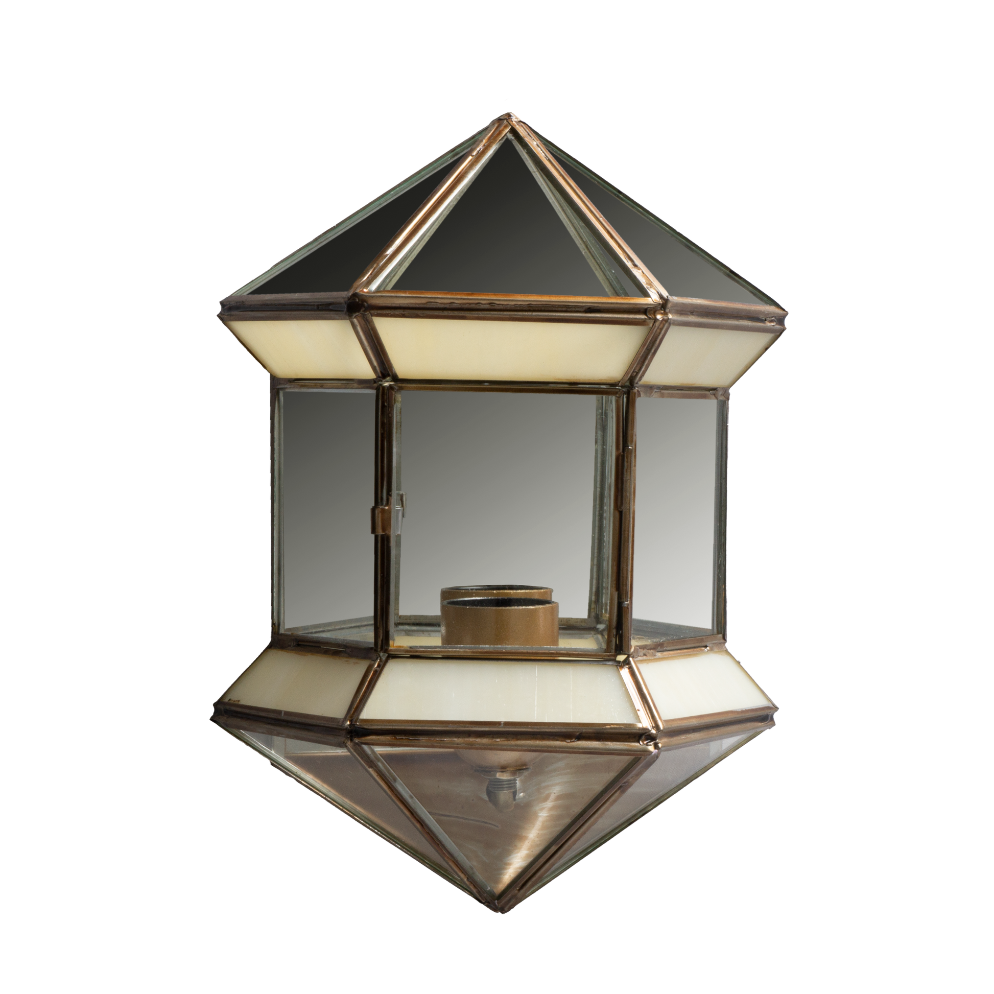 Aplique Granadino fabricado en metal color bronce con cristal opalina para iluminación suave