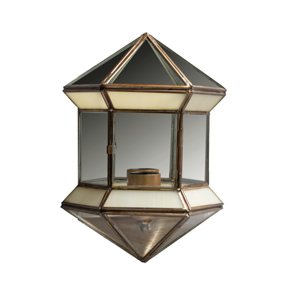 Aplique Granadino fabricado en metal color bronce con cristal opalina para iluminación suave