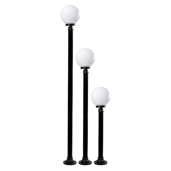 Farola AMBIENTE fabricada en Plástico color Negro, ideal para iluminar tu jardín