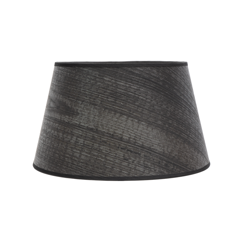 Pantalla Salma E27 Madera Negra de Fabrilamp/Abrila, vista frontal. Diseño cónico abierto para una iluminación cálida y elegante.