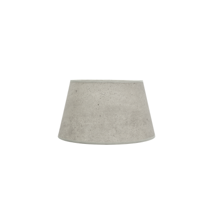 Pantalla Salma fabricada en Textil color Cemento Gris, ideal para lámparas de interior