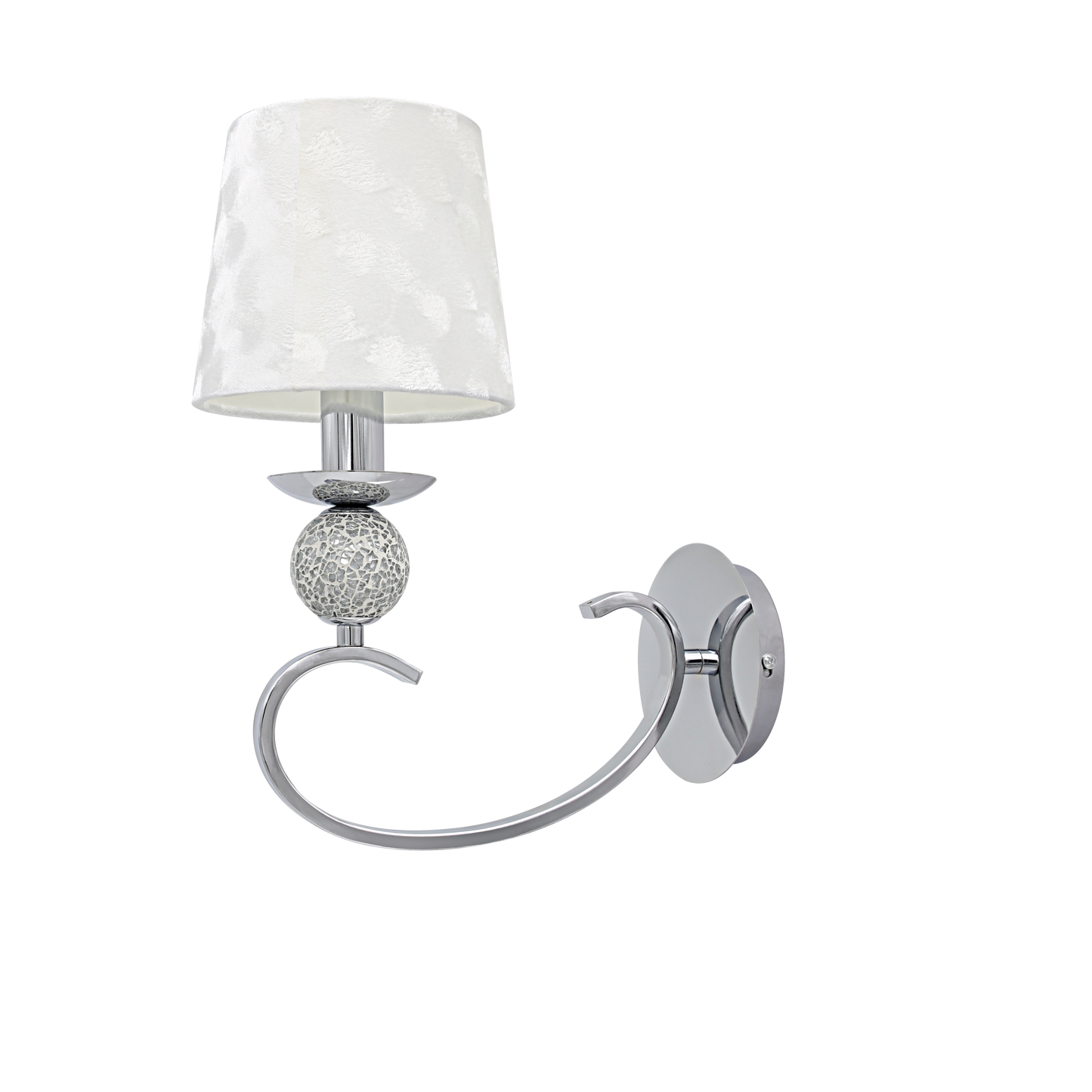 Aplique Ubeda fabricado en metal cromado y cristal, con pantalla textil blanca