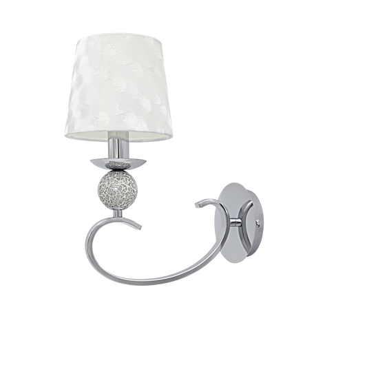 Aplique Ubeda fabricado en metal cromado y cristal, con pantalla textil blanca