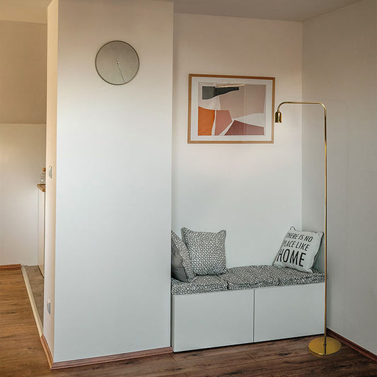 Lámpara de Sobremesa Vintage SPACE 53,5 cm Latonado Lumit Interlusa instalada en ambiente decorativo de salón o dormitorio | Interlusa