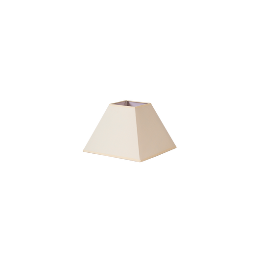 Pantalla Mezzo fabricada en textil popelín color beige para una luz suave