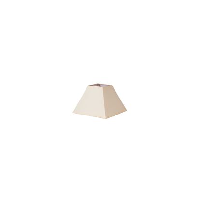 Pantalla Mezzo fabricada en tejido popelín color beige para lámpara