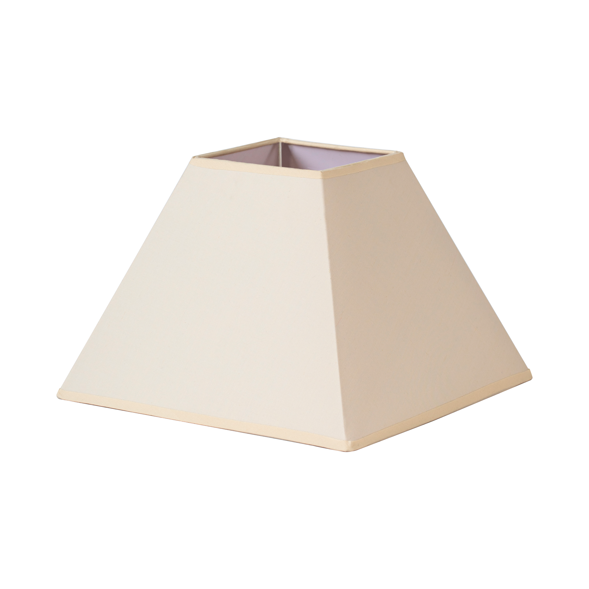 Pantalla Piramidal Mezzo E27 Beige de Fabrilamp/Abrila. Diseño elegante y moderno para iluminar tu hogar.