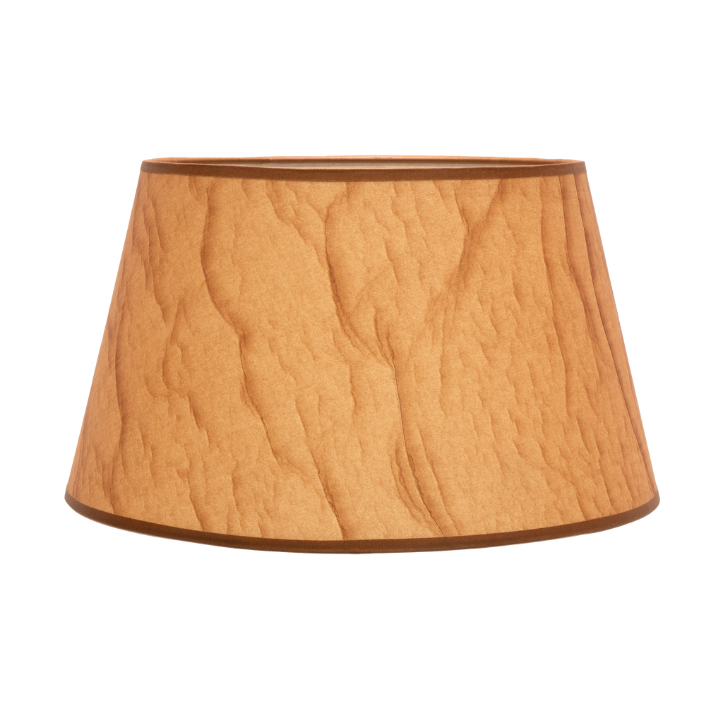 Pantalla Salma E27 Pergamino 45x35x30 cm, diseño conico abierto, fabricada en textil. Iluminación cálida y elegante para tu hogar.