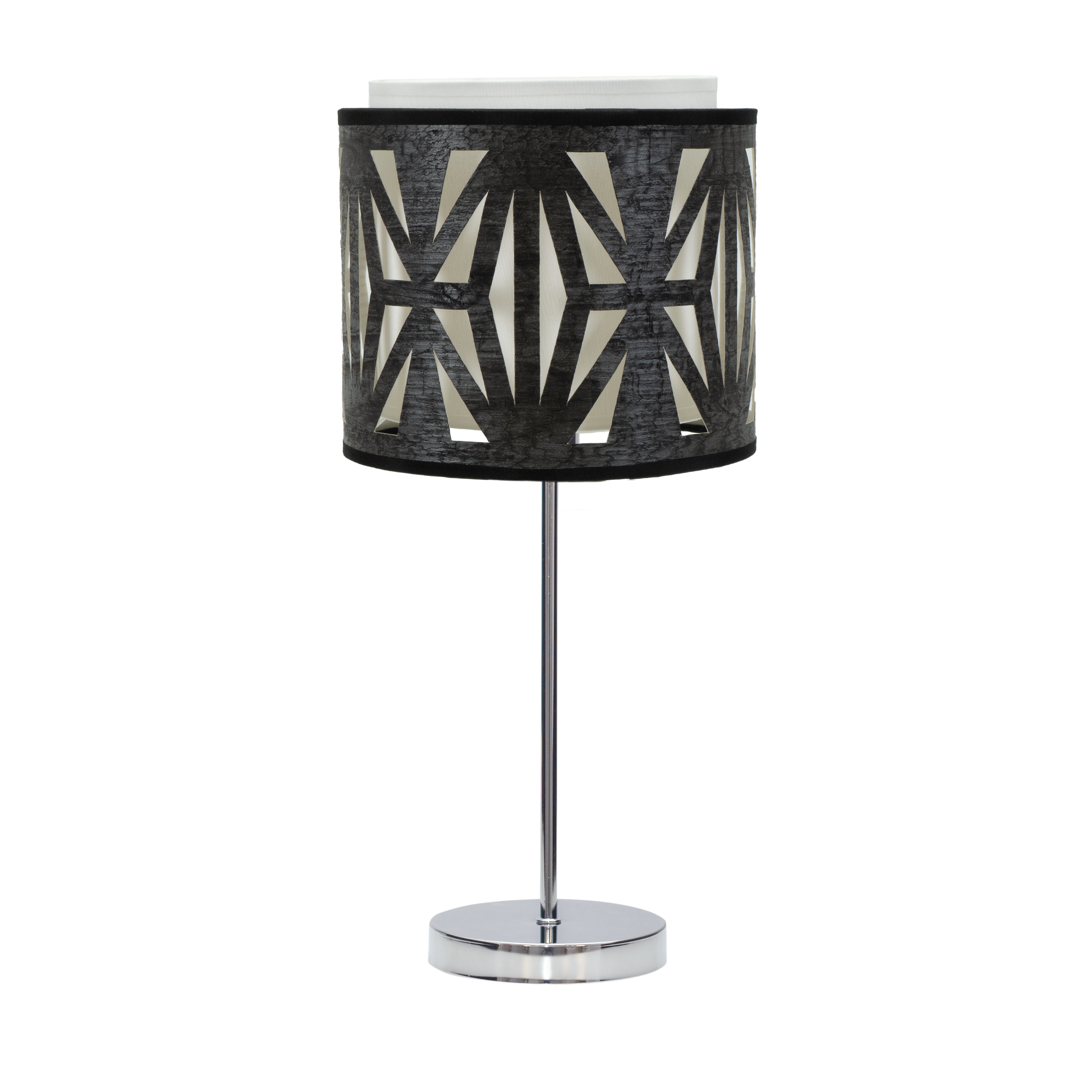 Sobremesa Katerina fabricada en metal color cromo y pantalla madera negra, ideal para interior