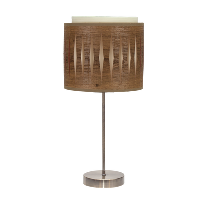 Sobremesa Alexandra fabricada en metal color cuero y pantalla textil color madera oscura, ideal para interior