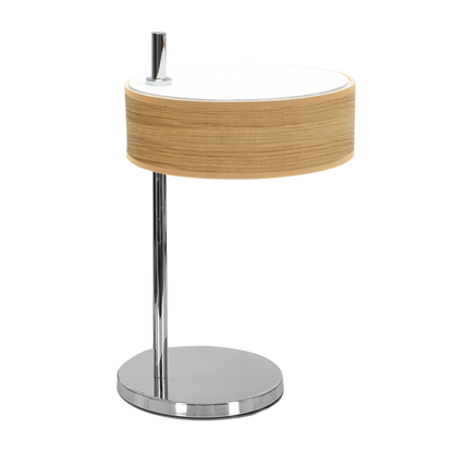 Sobremesa Haiti Cromo/Madera Clara de Fabrilamp, vista frontal. Iluminación elegante para tu hogar.