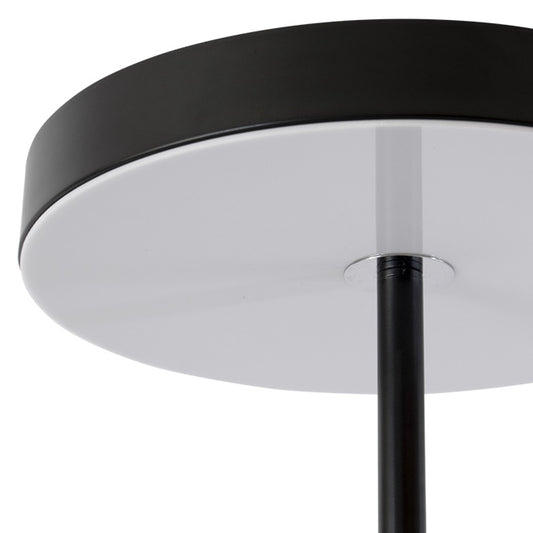 Lámpara de Pie AINOA 150 cm LED 36W Negro Interlusa instalada en ambiente decorativo de salón o dormitorio | Interlusa