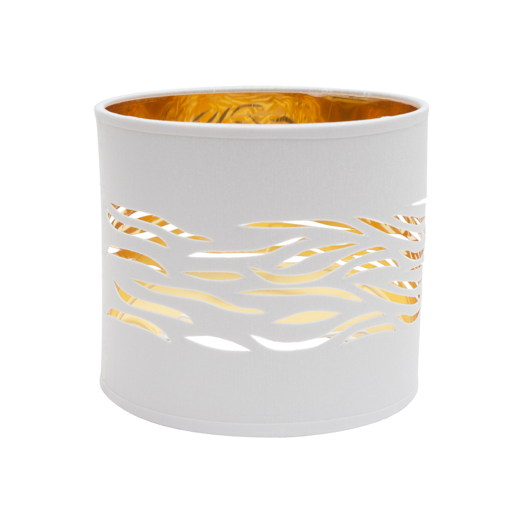 Pantalla de sobremesa Niebla de Fabrilamp en color blanco y oro, vista frontal.