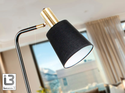 Lámpara de Pie Gisela 149 cm Negro Mate y Latón Schuller en ambiente decorado | Schuller